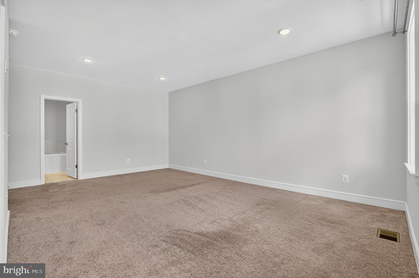 41956 PICKWICK MILL TER, ALDIE, Virginia 20105, 3 Bedrooms Bedrooms, ,2 BathroomsBathrooms,Residential,For sale,41956 PICKWICK MILL TER,VALO2117230 MLS # VALO2117230