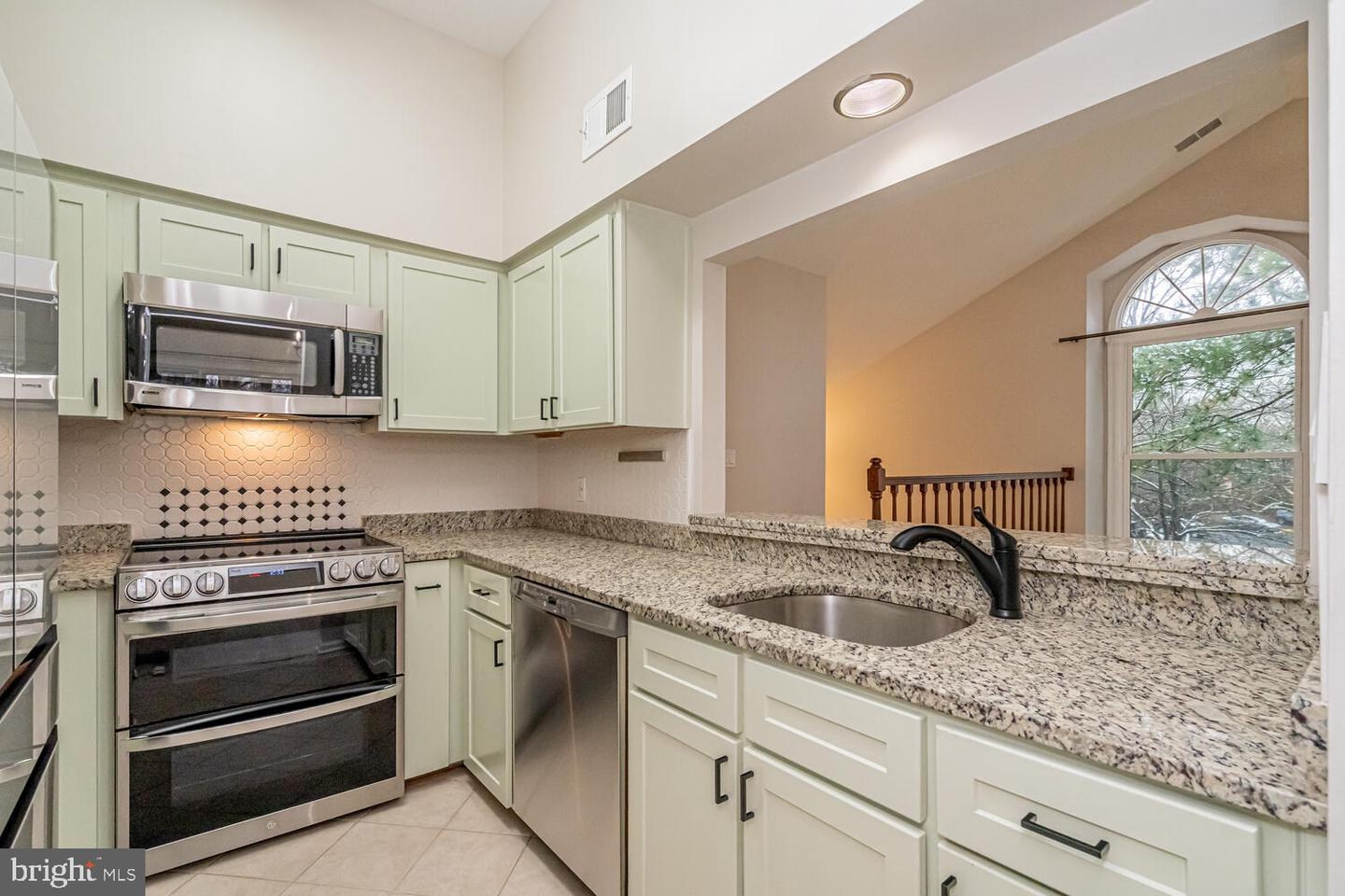 7600 LAKESIDE VILLAGE DR #G, FALLS CHURCH, Virginia 22042, 1 Bedroom Bedrooms, ,1 BathroomBathrooms,Residential,For sale,7600 LAKESIDE VILLAGE DR #G,VAFX2293724 MLS # VAFX2293724