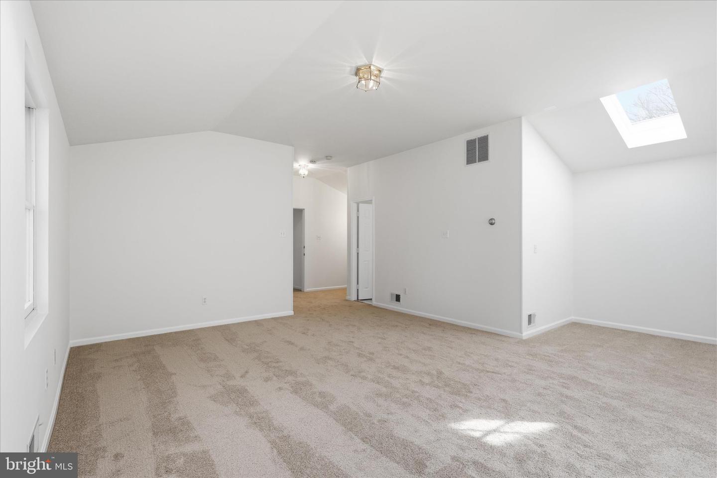 2122 STATUTE LN, VIENNA, Virginia 22181, 6 Bedrooms Bedrooms, ,5 BathroomsBathrooms,Residential,For sale,2122 STATUTE LN,VAFX2293822 MLS # VAFX2293822