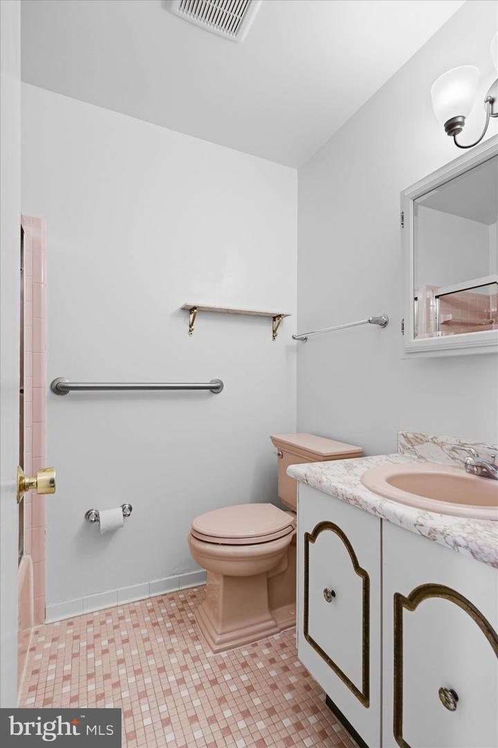 2122 STATUTE LN, VIENNA, Virginia 22181, 6 Bedrooms Bedrooms, ,5 BathroomsBathrooms,Residential,For sale,2122 STATUTE LN,VAFX2293822 MLS # VAFX2293822