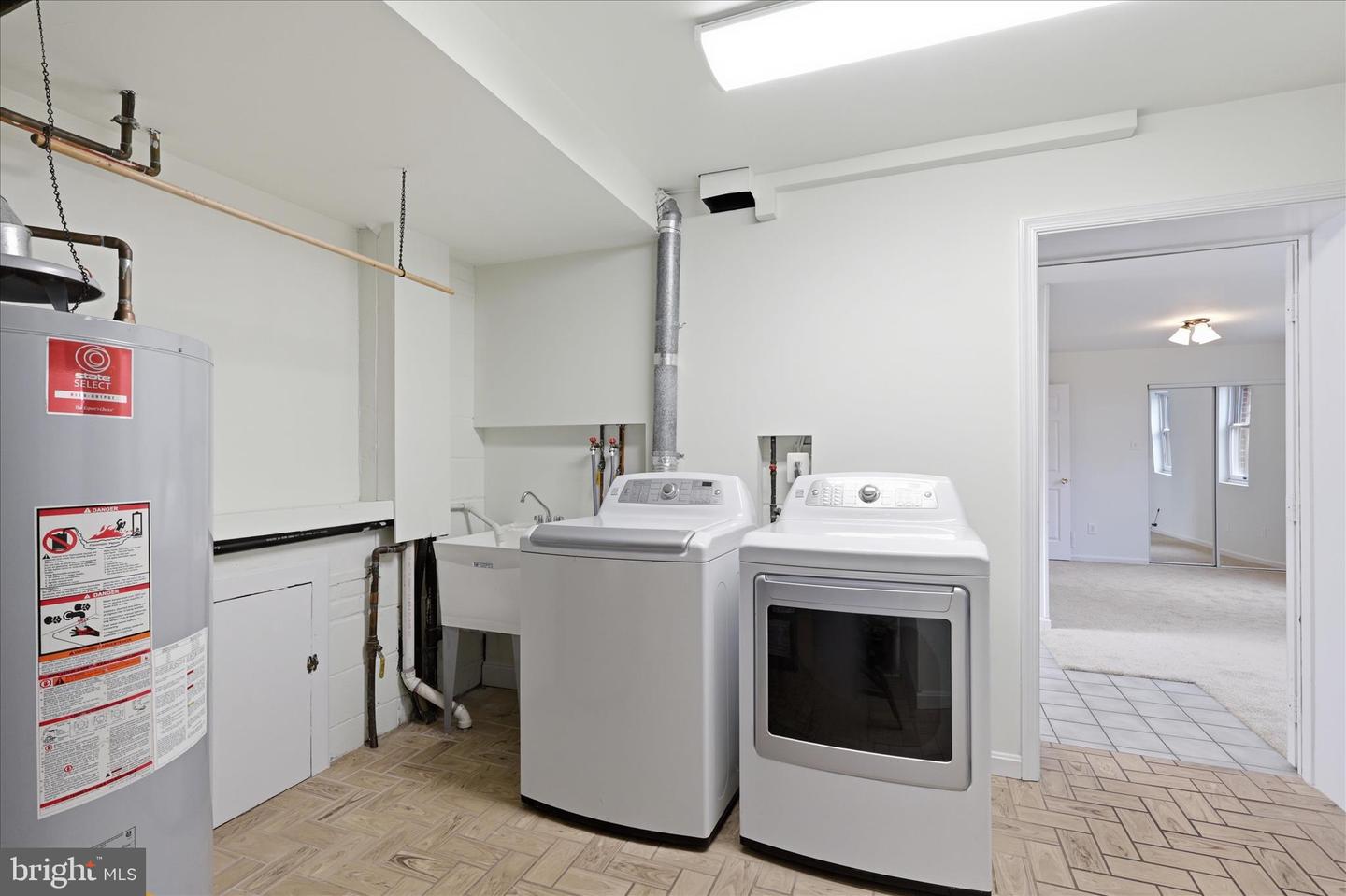 2122 STATUTE LN, VIENNA, Virginia 22181, 6 Bedrooms Bedrooms, ,5 BathroomsBathrooms,Residential,For sale,2122 STATUTE LN,VAFX2293822 MLS # VAFX2293822