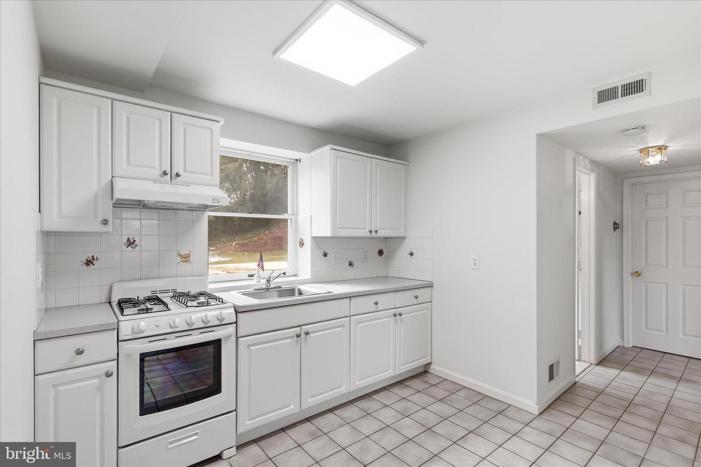 2122 STATUTE LN, VIENNA, Virginia 22181, 6 Bedrooms Bedrooms, ,5 BathroomsBathrooms,Residential,For sale,2122 STATUTE LN,VAFX2293822 MLS # VAFX2293822