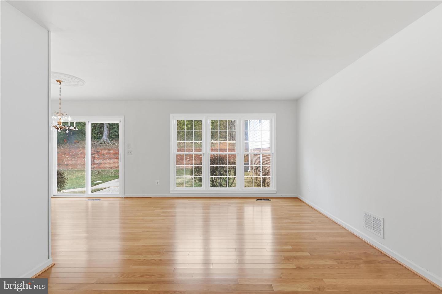 2122 STATUTE LN, VIENNA, Virginia 22181, 6 Bedrooms Bedrooms, ,5 BathroomsBathrooms,Residential,For sale,2122 STATUTE LN,VAFX2293822 MLS # VAFX2293822