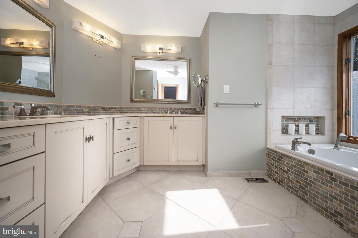 205 SKYLINE RD, LOCUST GROVE, Virginia 22508, 3 Bedrooms Bedrooms, ,3 BathroomsBathrooms,Residential,For sale,205 SKYLINE RD,VAOR2013444 MLS # VAOR2013444