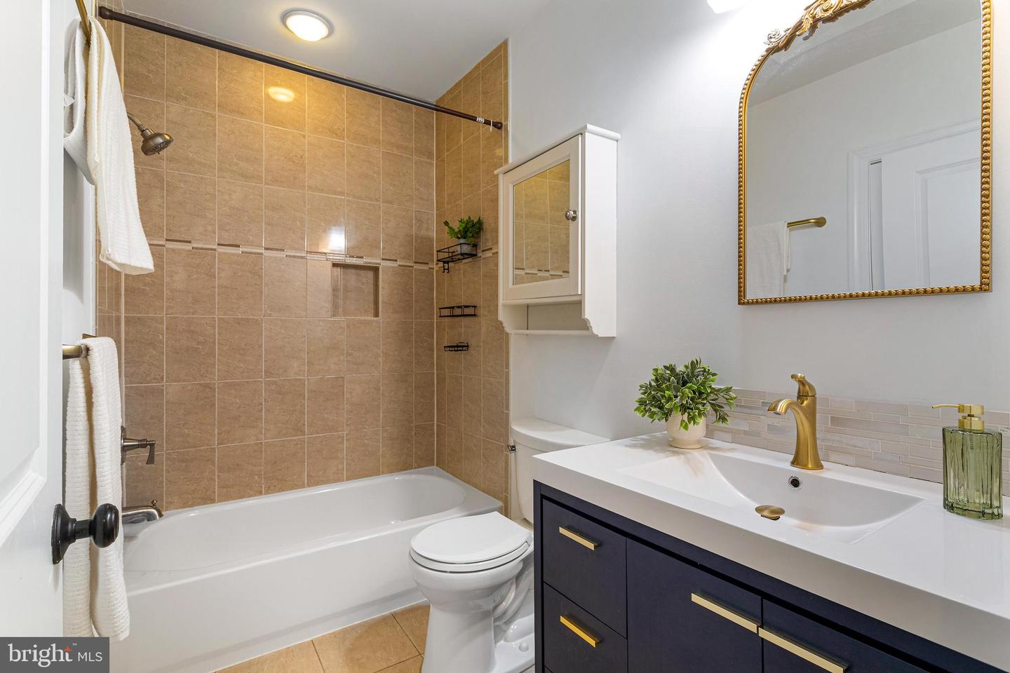 621 ORLEANS PL NE, WASHINGTON, District Of Columbia 20002, 2 Bedrooms Bedrooms, ,2 BathroomsBathrooms,Residential,For sale,621 ORLEANS PL NE,DCDC2248520 MLS # DCDC2248520