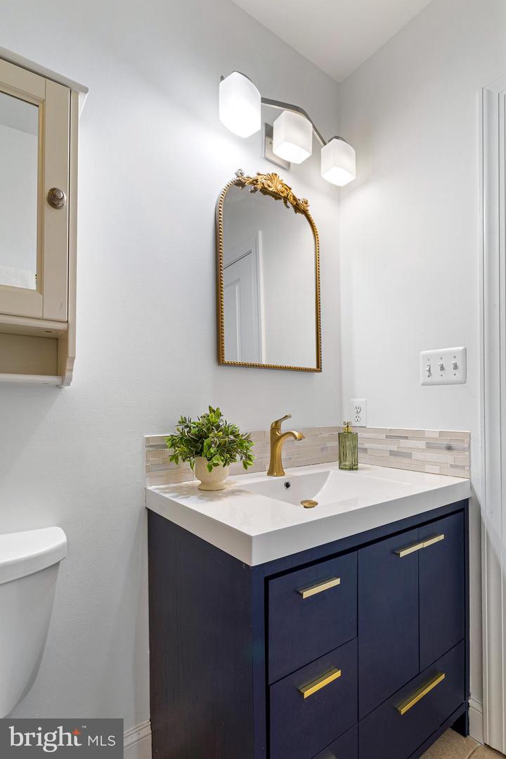 621 ORLEANS PL NE, WASHINGTON, District Of Columbia 20002, 2 Bedrooms Bedrooms, ,2 BathroomsBathrooms,Residential,For sale,621 ORLEANS PL NE,DCDC2248520 MLS # DCDC2248520