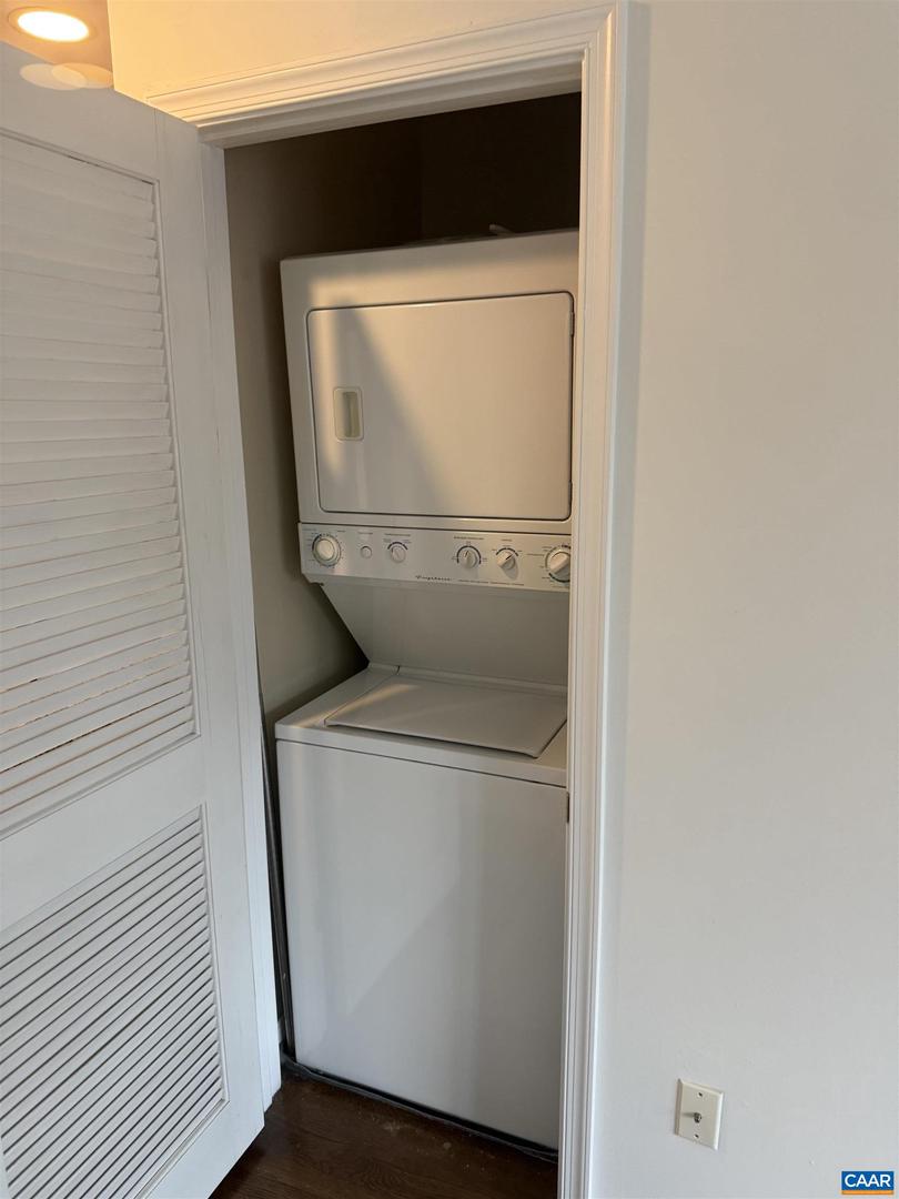 2404 BARRACKS CT #4, CHARLOTTESVILLE, Virginia 22901, 3 Bedrooms Bedrooms, ,2 BathroomsBathrooms,Residential,For sale,2404 BARRACKS CT #4,673867 MLS # 673867