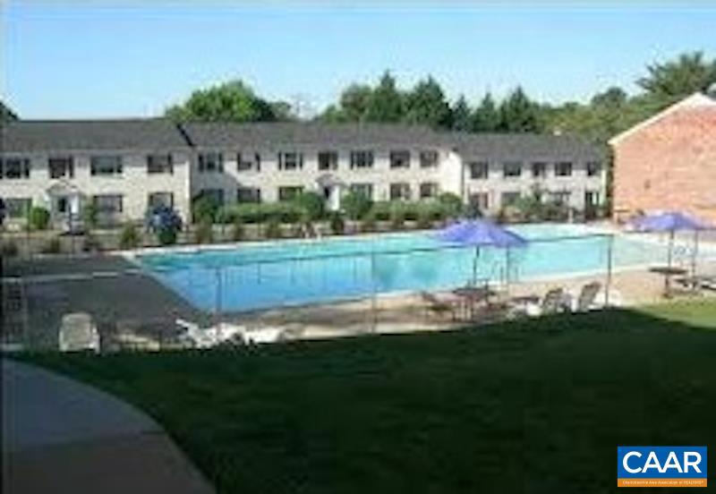 2404 BARRACKS CT #4, CHARLOTTESVILLE, Virginia 22901, 3 Bedrooms Bedrooms, ,2 BathroomsBathrooms,Residential,For sale,2404 BARRACKS CT #4,673867 MLS # 673867