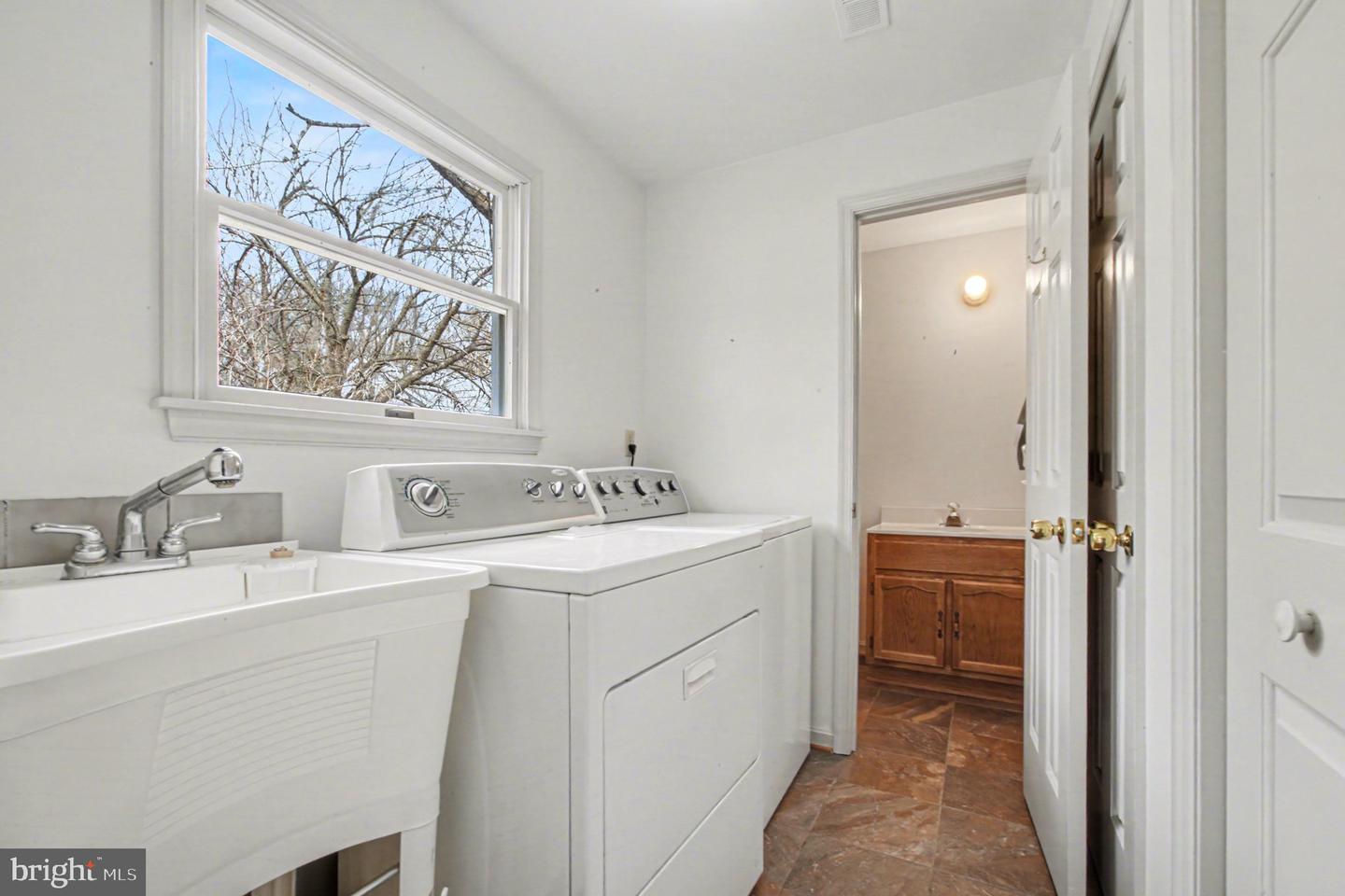 10807 MILLRIDGE LN, SPOTSYLVANIA, Virginia 22553, 4 Bedrooms Bedrooms, 9 Rooms Rooms,2 BathroomsBathrooms,Residential,For sale,10807 MILLRIDGE LN,VASP2039700 MLS # VASP2039700