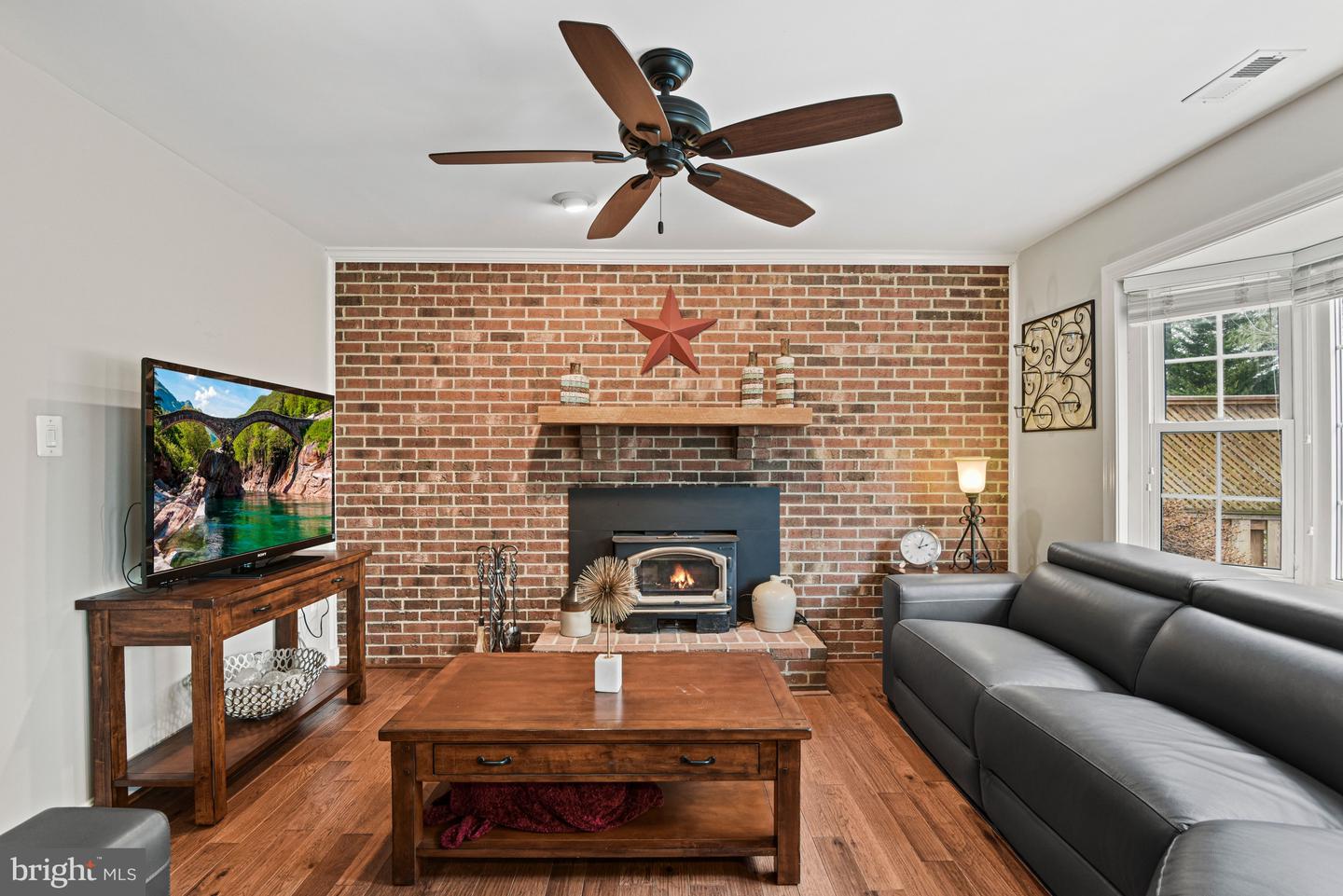 5200 HONEYSUCKLE CT, CENTREVILLE, Virginia 20120, 4 Bedrooms Bedrooms, ,3 BathroomsBathrooms,Residential,For sale,5200 HONEYSUCKLE CT,VAFX2293726 MLS # VAFX2293726