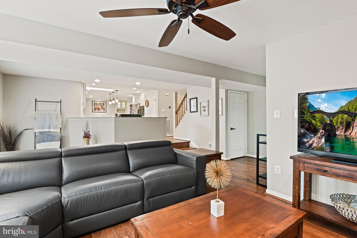 5200 HONEYSUCKLE CT, CENTREVILLE, Virginia 20120, 4 Bedrooms Bedrooms, ,3 BathroomsBathrooms,Residential,For sale,5200 HONEYSUCKLE CT,VAFX2293726 MLS # VAFX2293726