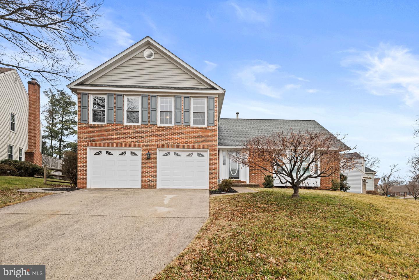 5200 HONEYSUCKLE CT, CENTREVILLE, Virginia 20120, 4 Bedrooms Bedrooms, ,3 BathroomsBathrooms,Residential,For sale,5200 HONEYSUCKLE CT,VAFX2293726 MLS # VAFX2293726