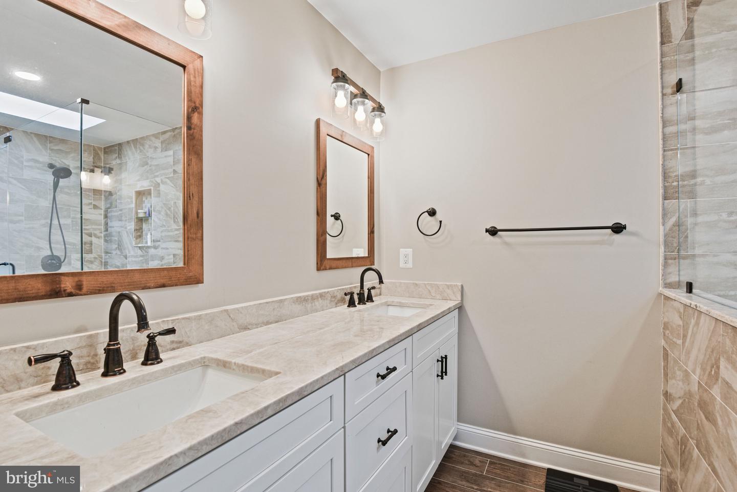 5200 HONEYSUCKLE CT, CENTREVILLE, Virginia 20120, 4 Bedrooms Bedrooms, ,3 BathroomsBathrooms,Residential,For sale,5200 HONEYSUCKLE CT,VAFX2293726 MLS # VAFX2293726