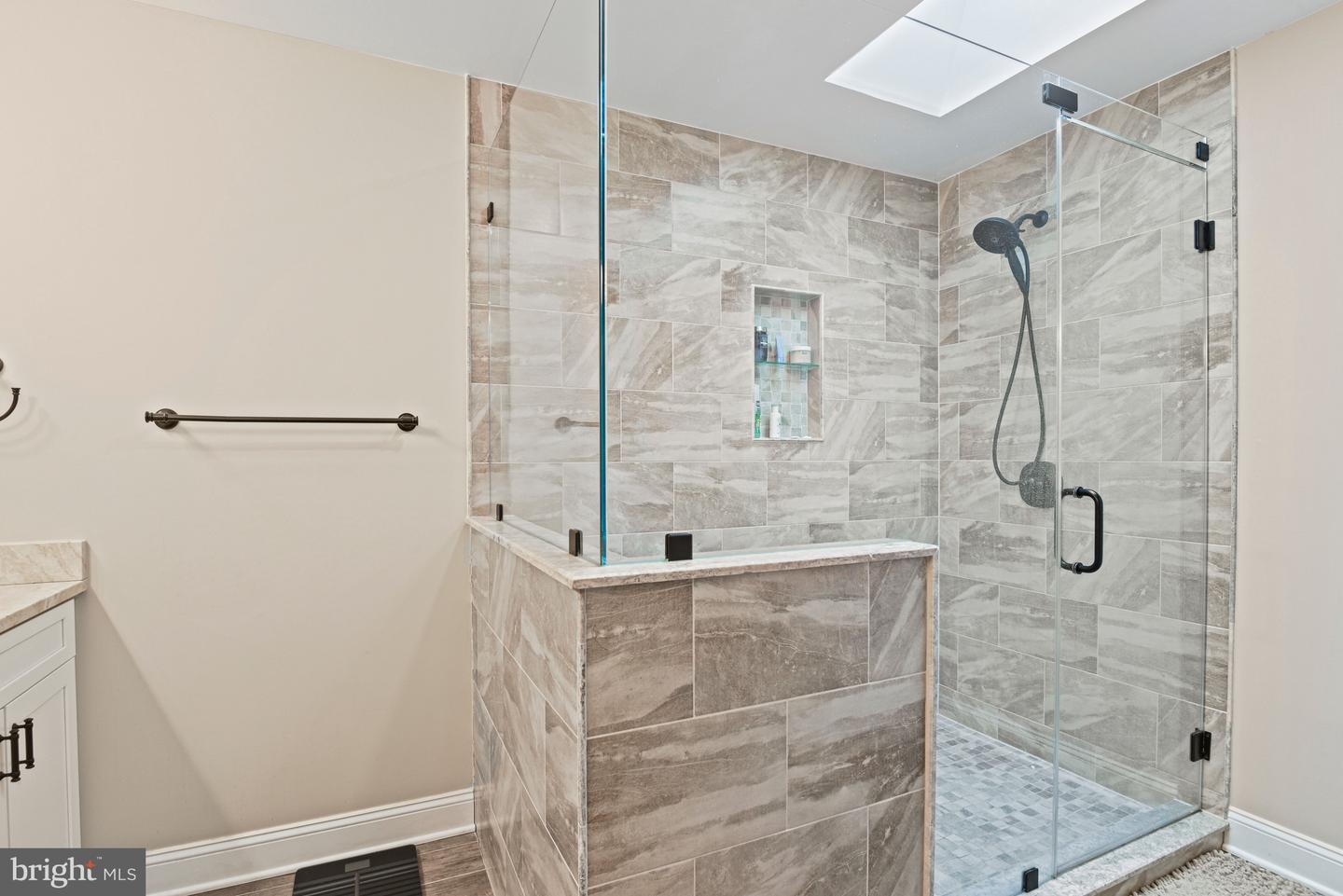 5200 HONEYSUCKLE CT, CENTREVILLE, Virginia 20120, 4 Bedrooms Bedrooms, ,3 BathroomsBathrooms,Residential,For sale,5200 HONEYSUCKLE CT,VAFX2293726 MLS # VAFX2293726