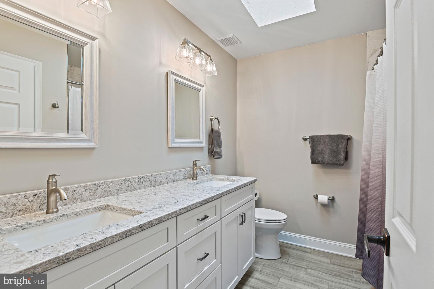 5200 HONEYSUCKLE CT, CENTREVILLE, Virginia 20120, 4 Bedrooms Bedrooms, ,3 BathroomsBathrooms,Residential,For sale,5200 HONEYSUCKLE CT,VAFX2293726 MLS # VAFX2293726