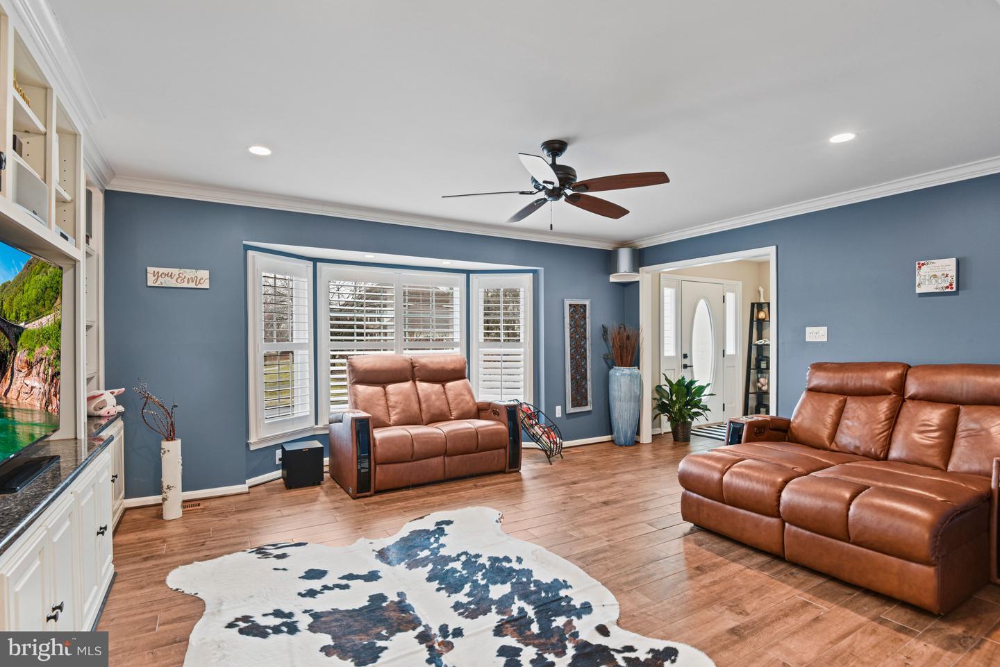 5200 HONEYSUCKLE CT, CENTREVILLE, Virginia 20120, 4 Bedrooms Bedrooms, ,3 BathroomsBathrooms,Residential,For sale,5200 HONEYSUCKLE CT,VAFX2293726 MLS # VAFX2293726