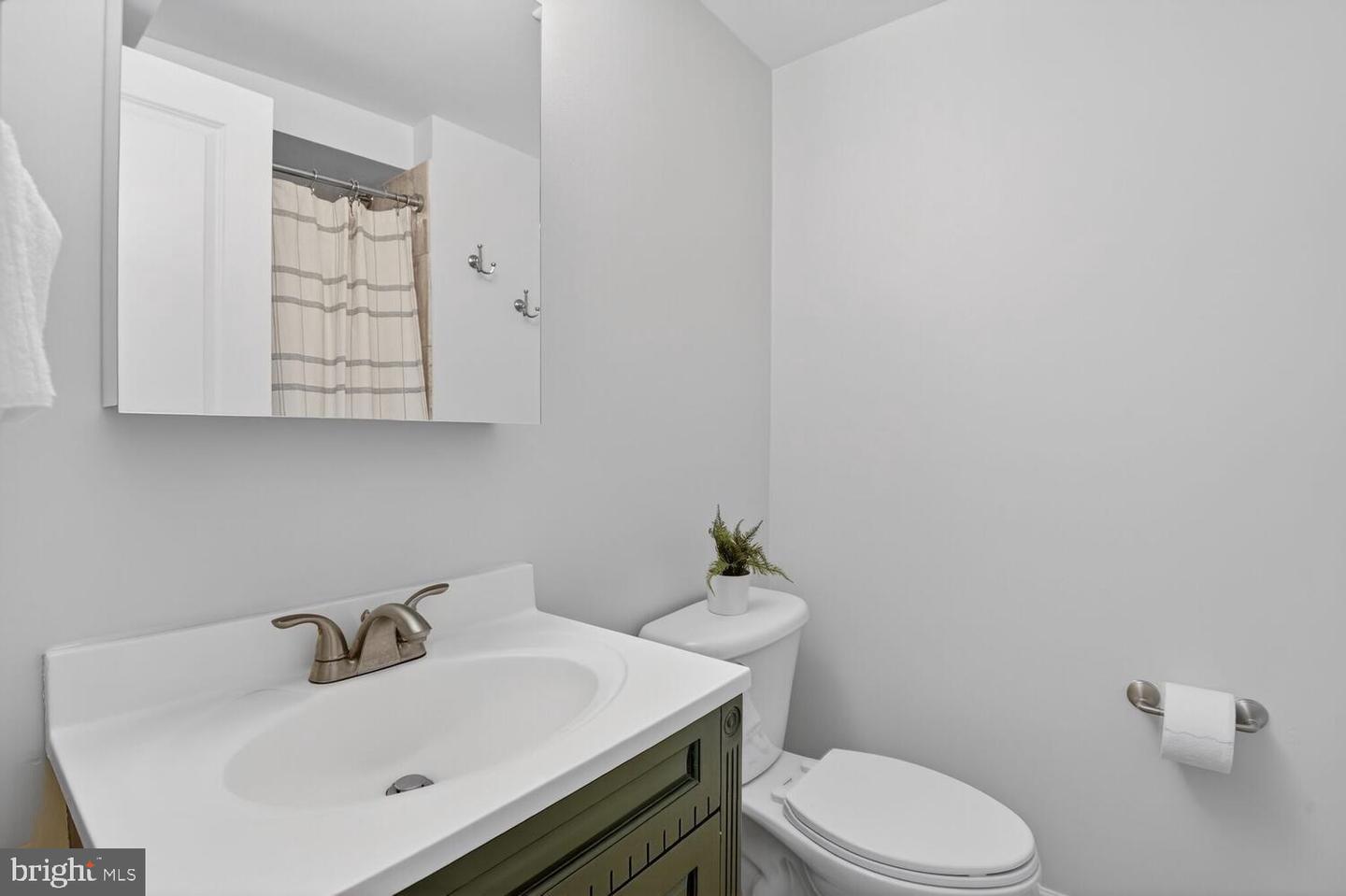 5040 1ST ST NW #302, WASHINGTON, District Of Columbia 20011, 2 Bedrooms Bedrooms, 7 Rooms Rooms,2 BathroomsBathrooms,Residential,For sale,5040 1ST ST NW #302,DCDC2248628 MLS # DCDC2248628