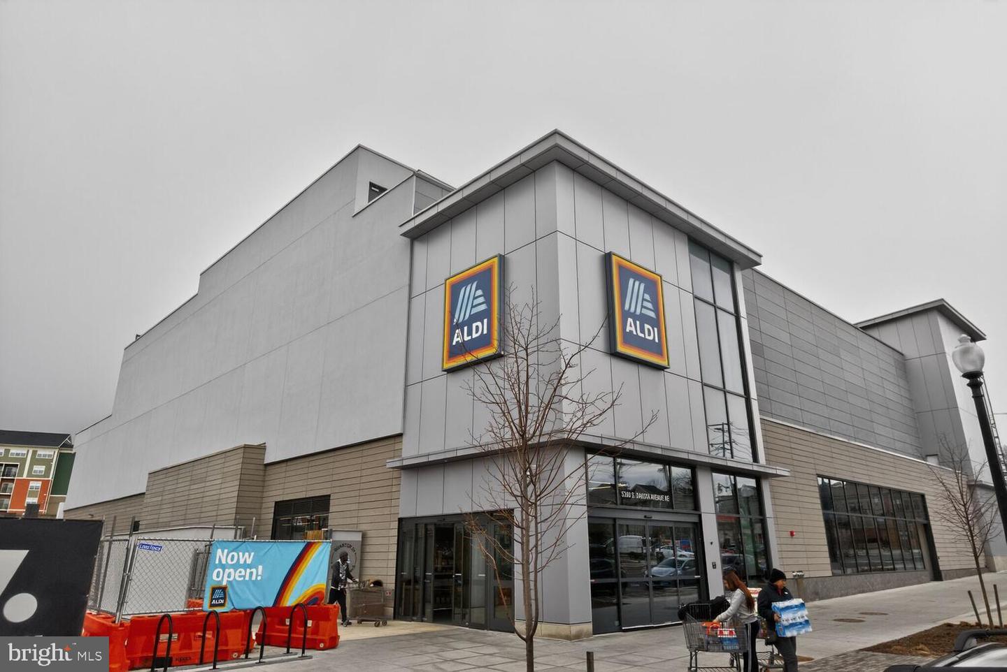 5040 1ST ST NW #302, WASHINGTON, District Of Columbia 20011, 2 Bedrooms Bedrooms, 7 Rooms Rooms,2 BathroomsBathrooms,Residential,For sale,5040 1ST ST NW #302,DCDC2248628 MLS # DCDC2248628