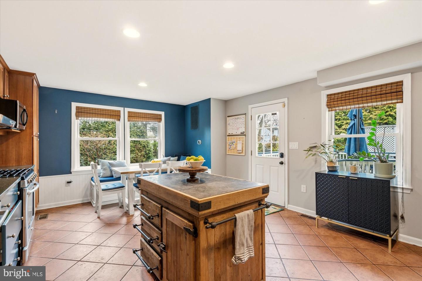 802 GRAND VIEW DR, ALEXANDRIA, Virginia 22305, 5 Bedrooms Bedrooms, ,3 BathroomsBathrooms,Residential,For sale,802 GRAND VIEW DR,VAAX2054714 MLS # VAAX2054714