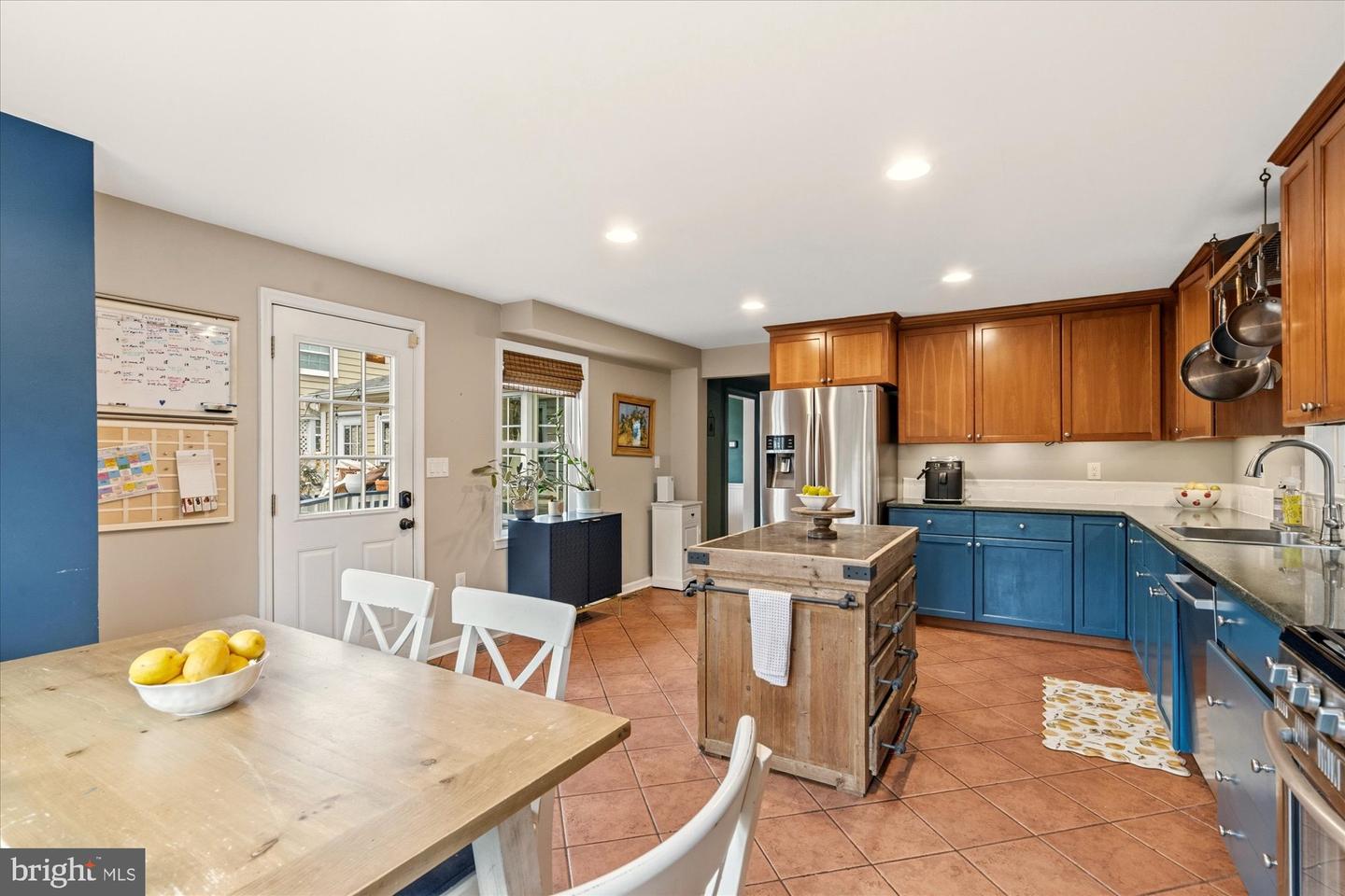 802 GRAND VIEW DR, ALEXANDRIA, Virginia 22305, 5 Bedrooms Bedrooms, ,3 BathroomsBathrooms,Residential,For sale,802 GRAND VIEW DR,VAAX2054714 MLS # VAAX2054714