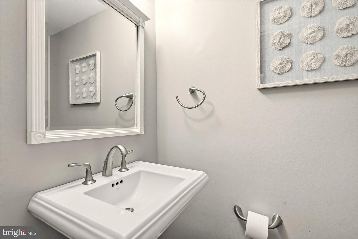 802 GRAND VIEW DR, ALEXANDRIA, Virginia 22305, 5 Bedrooms Bedrooms, ,3 BathroomsBathrooms,Residential,For sale,802 GRAND VIEW DR,VAAX2054714 MLS # VAAX2054714