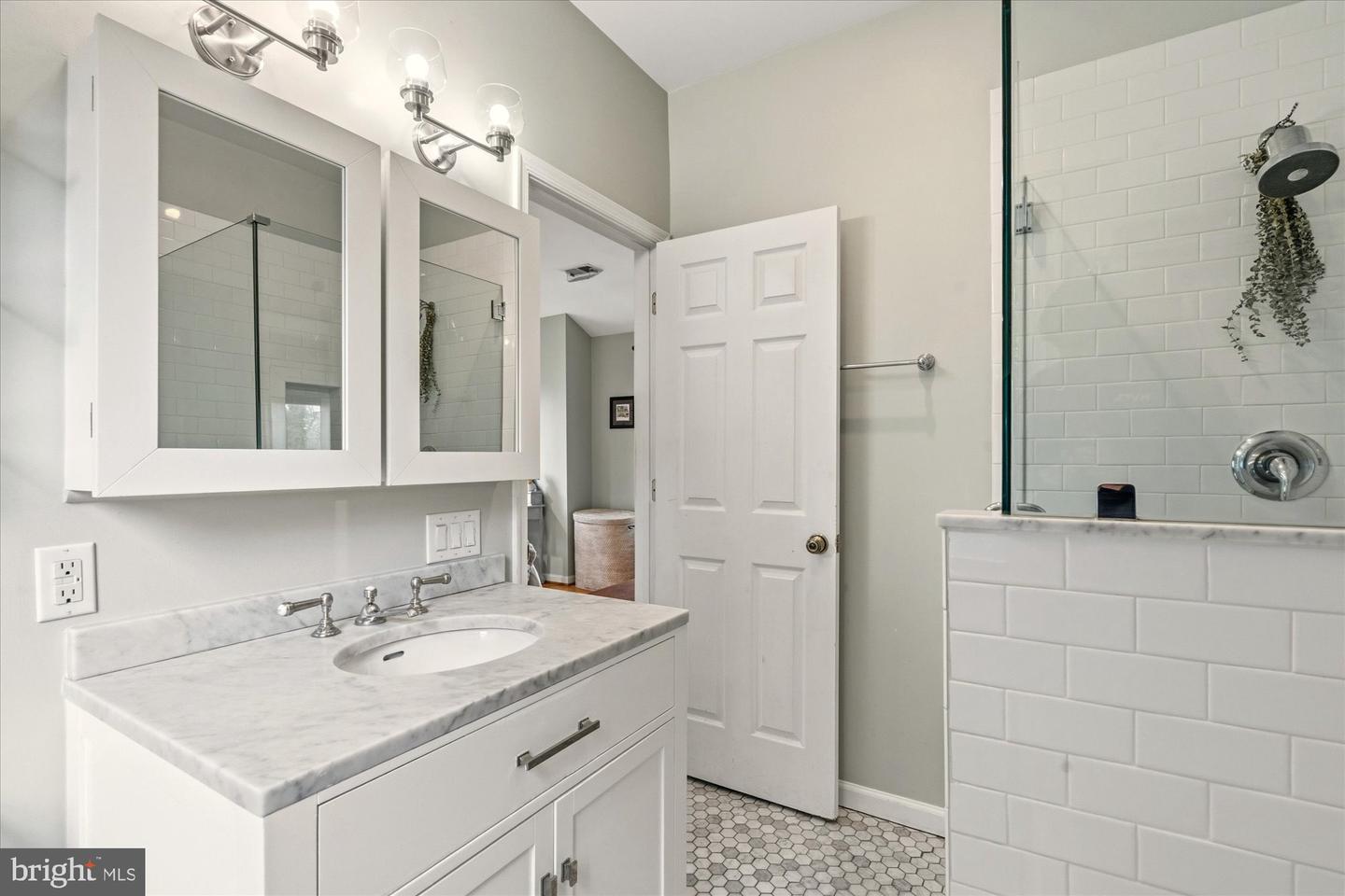 802 GRAND VIEW DR, ALEXANDRIA, Virginia 22305, 5 Bedrooms Bedrooms, ,3 BathroomsBathrooms,Residential,For sale,802 GRAND VIEW DR,VAAX2054714 MLS # VAAX2054714