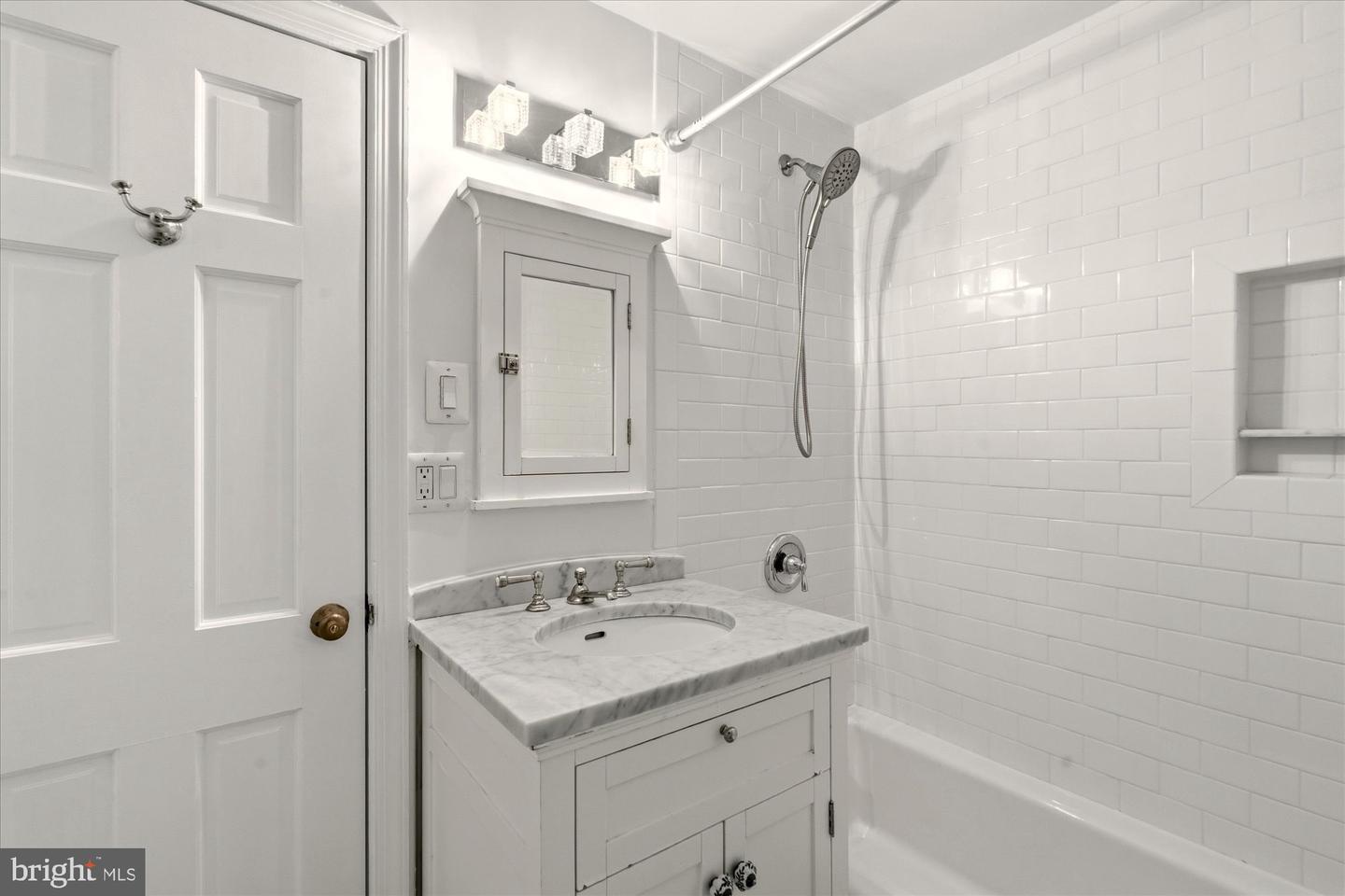 802 GRAND VIEW DR, ALEXANDRIA, Virginia 22305, 5 Bedrooms Bedrooms, ,3 BathroomsBathrooms,Residential,For sale,802 GRAND VIEW DR,VAAX2054714 MLS # VAAX2054714