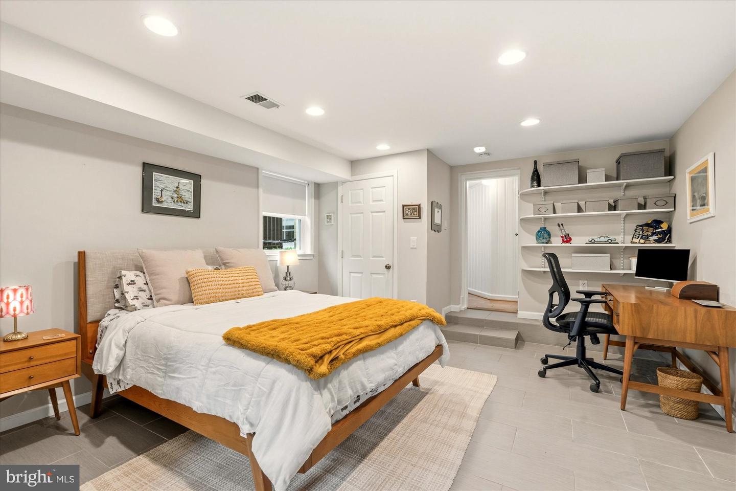 802 GRAND VIEW DR, ALEXANDRIA, Virginia 22305, 5 Bedrooms Bedrooms, ,3 BathroomsBathrooms,Residential,For sale,802 GRAND VIEW DR,VAAX2054714 MLS # VAAX2054714