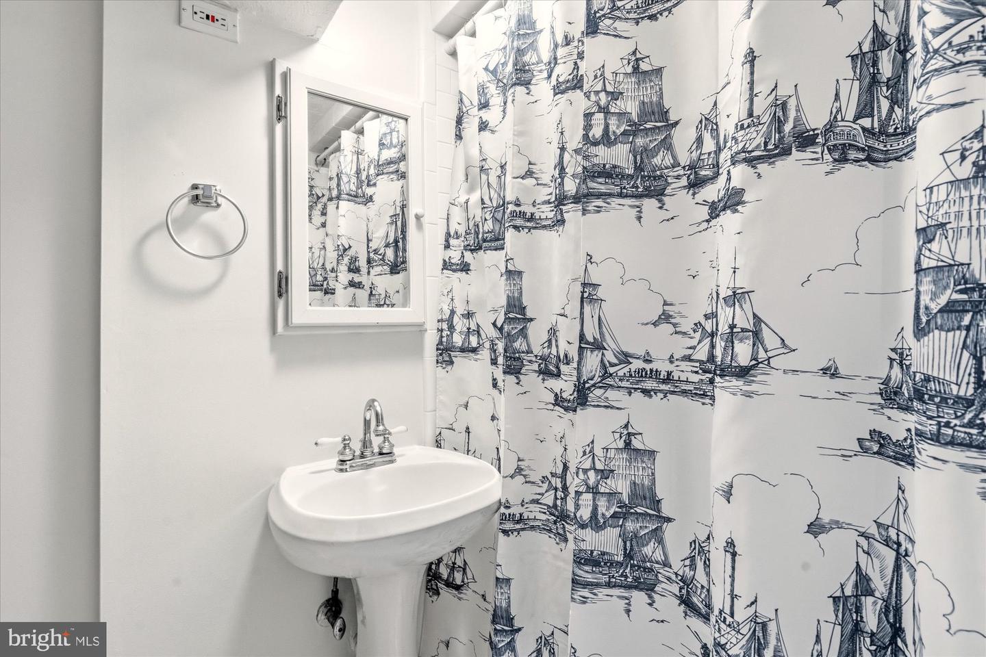 802 GRAND VIEW DR, ALEXANDRIA, Virginia 22305, 5 Bedrooms Bedrooms, ,3 BathroomsBathrooms,Residential,For sale,802 GRAND VIEW DR,VAAX2054714 MLS # VAAX2054714