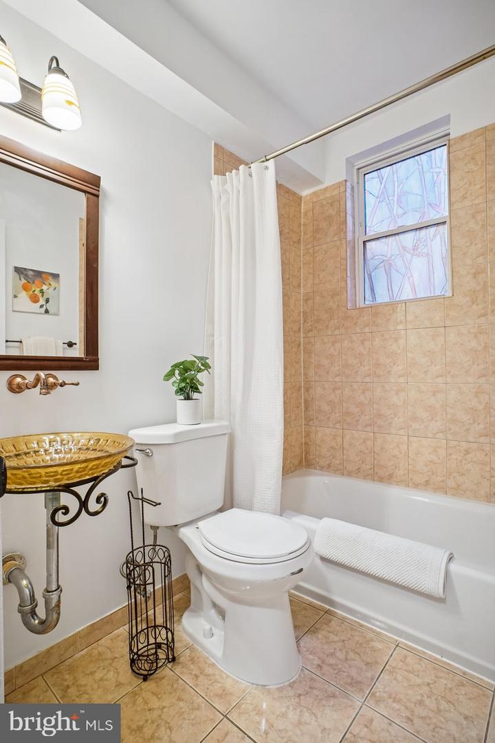 1227 DUNCAN PL NE, WASHINGTON, District Of Columbia 20002, 3 Bedrooms Bedrooms, ,2 BathroomsBathrooms,Residential,For sale,1227 DUNCAN PL NE,DCDC2248728 MLS # DCDC2248728