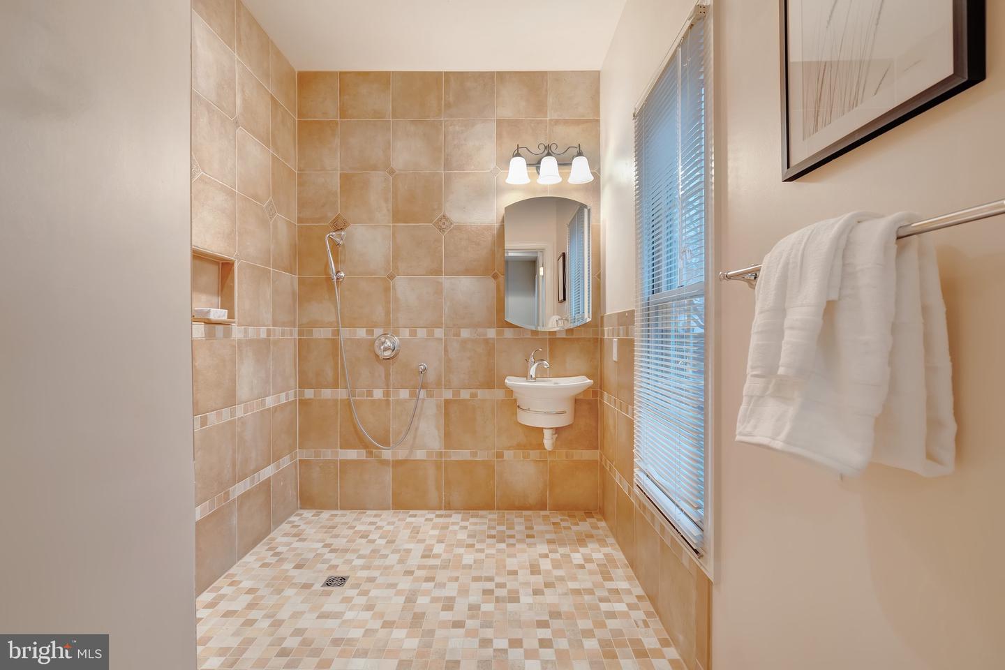 2619 AMANDA CT, VIENNA, Virginia 22180, 4 Bedrooms Bedrooms, ,3 BathroomsBathrooms,Residential,For sale,2619 AMANDA CT,VAFX2293894 MLS # VAFX2293894