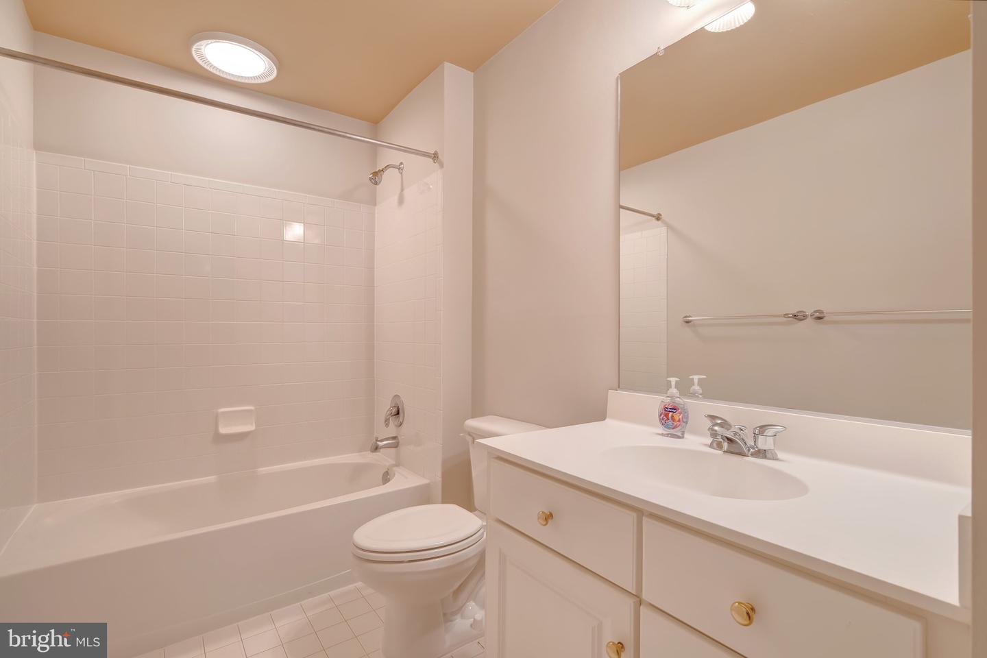 2619 AMANDA CT, VIENNA, Virginia 22180, 4 Bedrooms Bedrooms, ,3 BathroomsBathrooms,Residential,For sale,2619 AMANDA CT,VAFX2293894 MLS # VAFX2293894