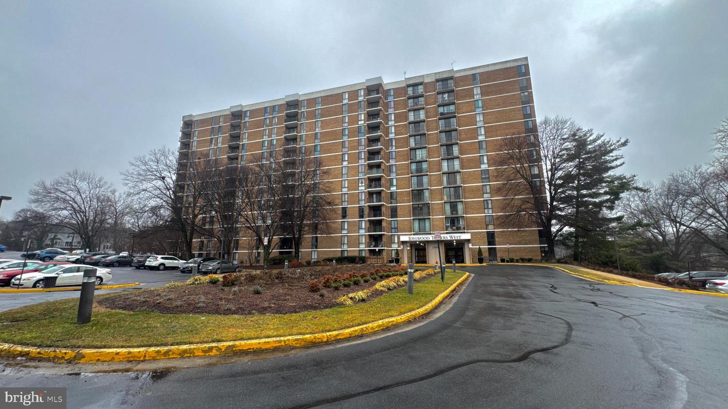 2300 PIMMIT DR #112, FALLS CHURCH, Virginia 22043, 2 Bedrooms Bedrooms, ,2 BathroomsBathrooms,Residential,For sale,2300 PIMMIT DR #112,VAFX2293936 MLS # VAFX2293936