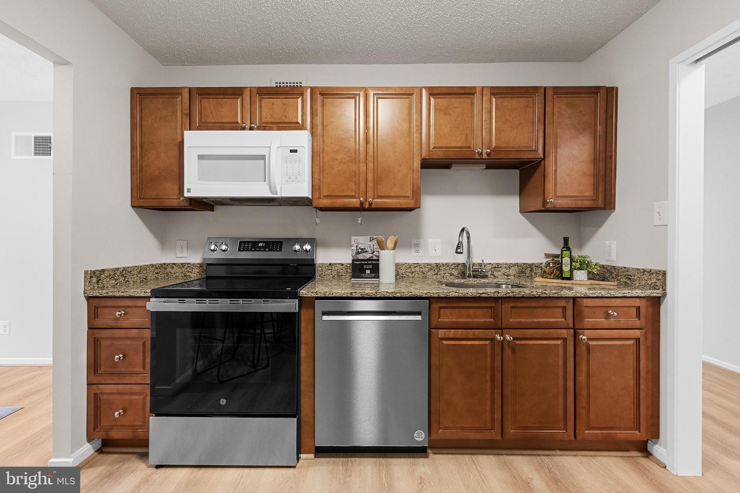 2300 PIMMIT DR #112, FALLS CHURCH, Virginia 22043, 2 Bedrooms Bedrooms, 5 Rooms Rooms,2 BathroomsBathrooms,Residential,For sale,2300 PIMMIT DR #112,VAFX2293936 MLS # VAFX2293936