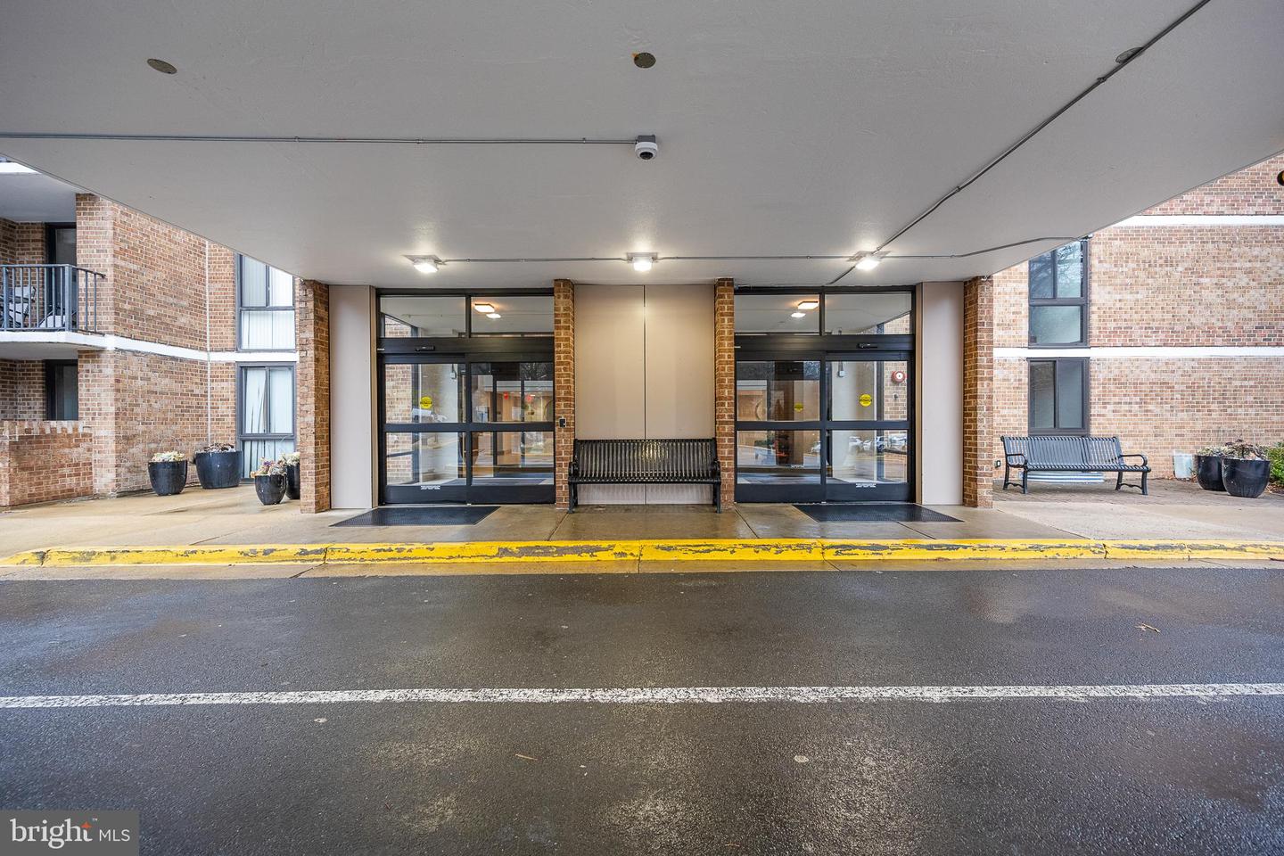 2300 PIMMIT DR #112, FALLS CHURCH, Virginia 22043, 2 Bedrooms Bedrooms, 5 Rooms Rooms,2 BathroomsBathrooms,Residential,For sale,2300 PIMMIT DR #112,VAFX2293936 MLS # VAFX2293936