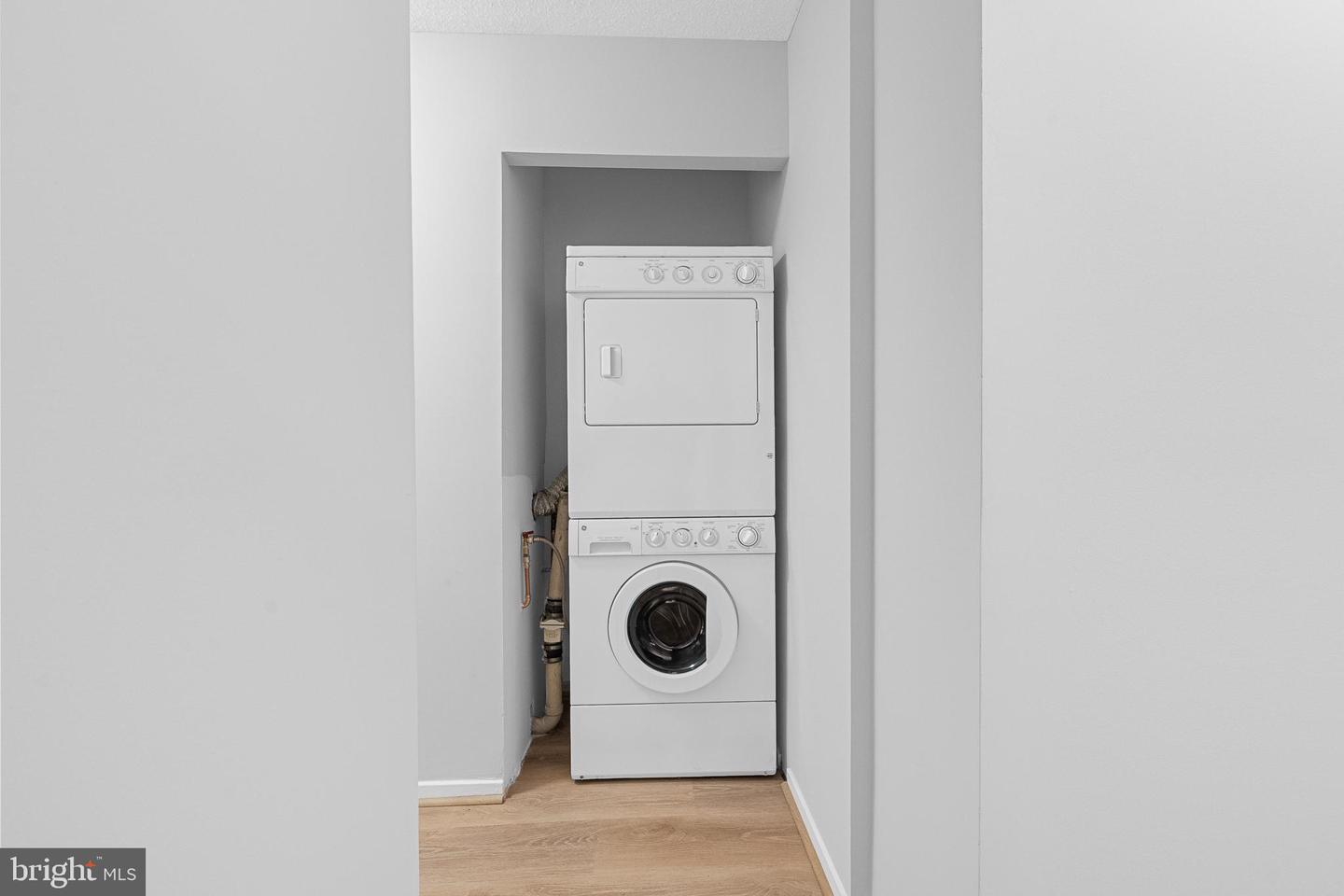 2300 PIMMIT DR #112, FALLS CHURCH, Virginia 22043, 2 Bedrooms Bedrooms, 5 Rooms Rooms,2 BathroomsBathrooms,Residential,For sale,2300 PIMMIT DR #112,VAFX2293936 MLS # VAFX2293936