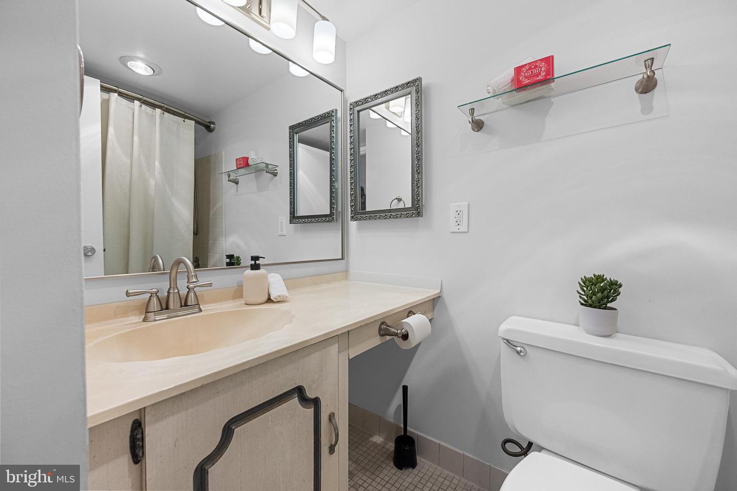 2300 PIMMIT DR #112, FALLS CHURCH, Virginia 22043, 2 Bedrooms Bedrooms, 5 Rooms Rooms,2 BathroomsBathrooms,Residential,For sale,2300 PIMMIT DR #112,VAFX2293936 MLS # VAFX2293936