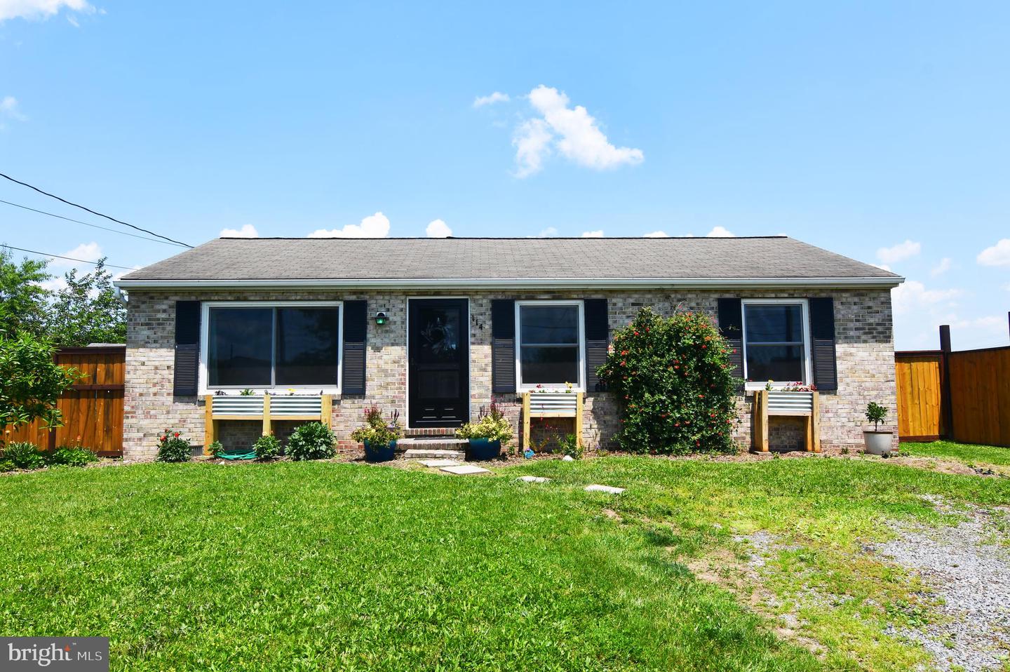 114 GREEN PARK DR, WINCHESTER, Virginia 22602, 3 Bedrooms Bedrooms, ,1 BathroomBathrooms,Residential,For sale,114 GREEN PARK DR,VAFV2039950 MLS # VAFV2039950