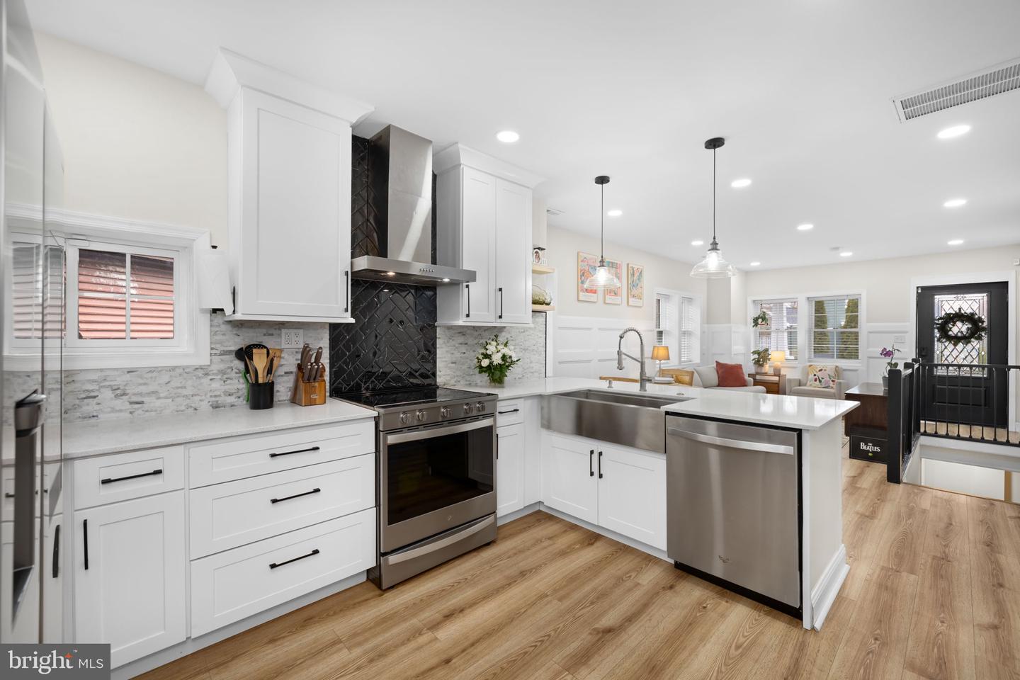 2205 E RANDOLPH AVE, ALEXANDRIA, Virginia 22301, 3 Bedrooms Bedrooms, ,2 BathroomsBathrooms,Residential,For sale,2205 E RANDOLPH AVE,VAAX2054788 MLS # VAAX2054788