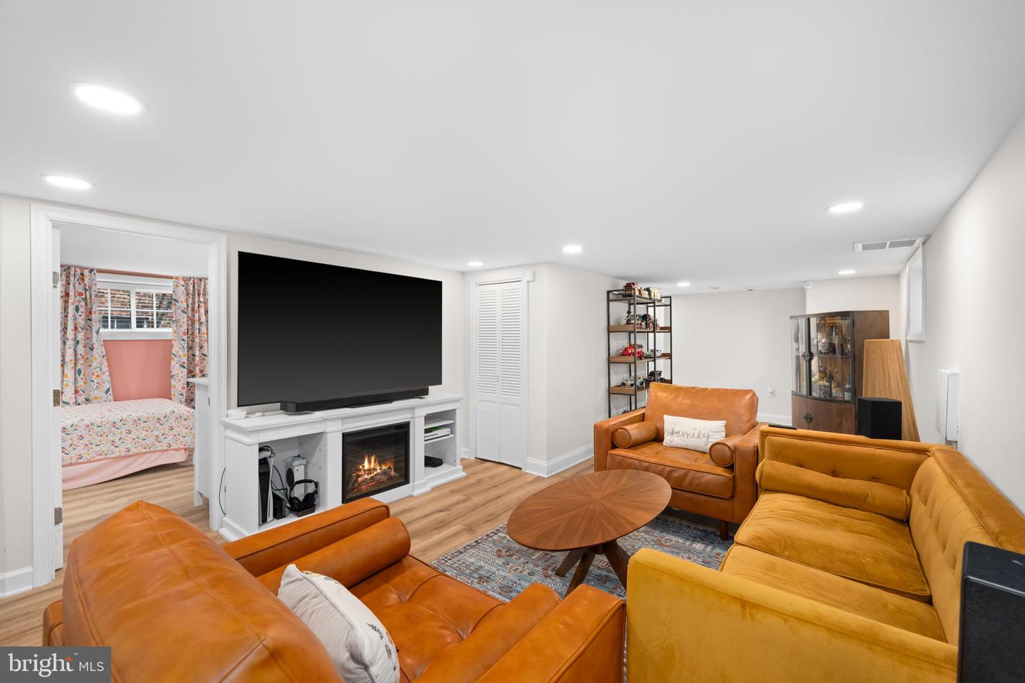 2205 E RANDOLPH AVE, ALEXANDRIA, Virginia 22301, 3 Bedrooms Bedrooms, ,2 BathroomsBathrooms,Residential,For sale,2205 E RANDOLPH AVE,VAAX2054788 MLS # VAAX2054788