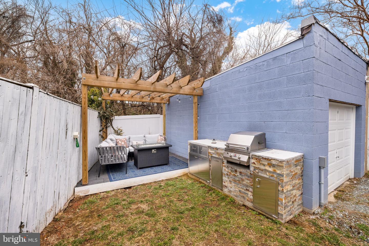 2205 E RANDOLPH AVE, ALEXANDRIA, Virginia 22301, 3 Bedrooms Bedrooms, ,2 BathroomsBathrooms,Residential,For sale,2205 E RANDOLPH AVE,VAAX2054788 MLS # VAAX2054788