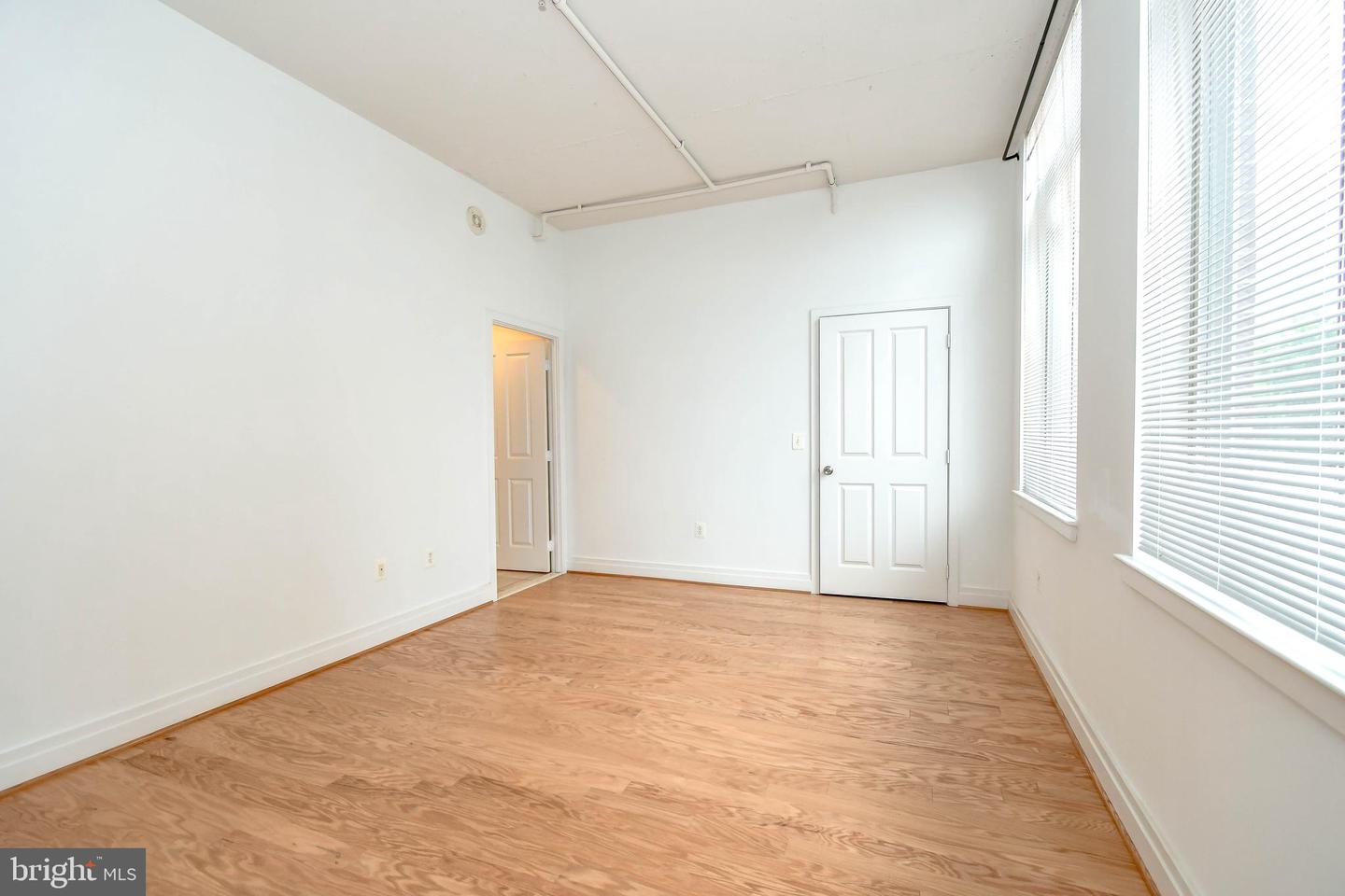 4490 MARKET COMMONS DR #302, FAIRFAX, Virginia 22033, 2 Bedrooms Bedrooms, ,2 BathroomsBathrooms,Residential,For sale,4490 MARKET COMMONS DR #302,VAFX2293868 MLS # VAFX2293868