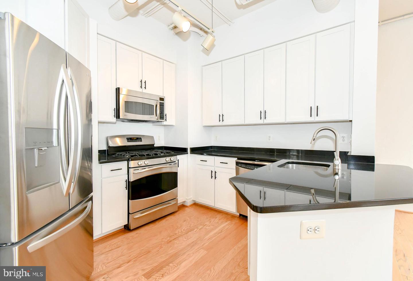 4490 MARKET COMMONS DR #302, FAIRFAX, Virginia 22033, 2 Bedrooms Bedrooms, ,2 BathroomsBathrooms,Residential,For sale,4490 MARKET COMMONS DR #302,VAFX2293868 MLS # VAFX2293868