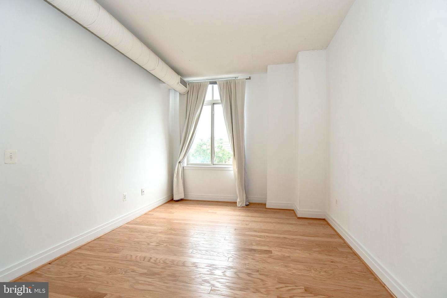 4490 MARKET COMMONS DR #302, FAIRFAX, Virginia 22033, 2 Bedrooms Bedrooms, ,2 BathroomsBathrooms,Residential,For sale,4490 MARKET COMMONS DR #302,VAFX2293868 MLS # VAFX2293868