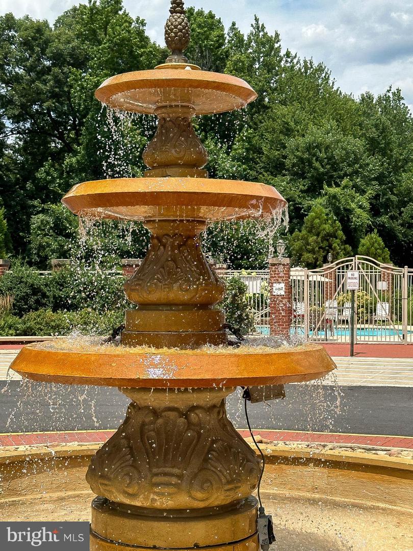 4490 MARKET COMMONS DR #302, FAIRFAX, Virginia 22033, 2 Bedrooms Bedrooms, ,2 BathroomsBathrooms,Residential,For sale,4490 MARKET COMMONS DR #302,VAFX2293868 MLS # VAFX2293868