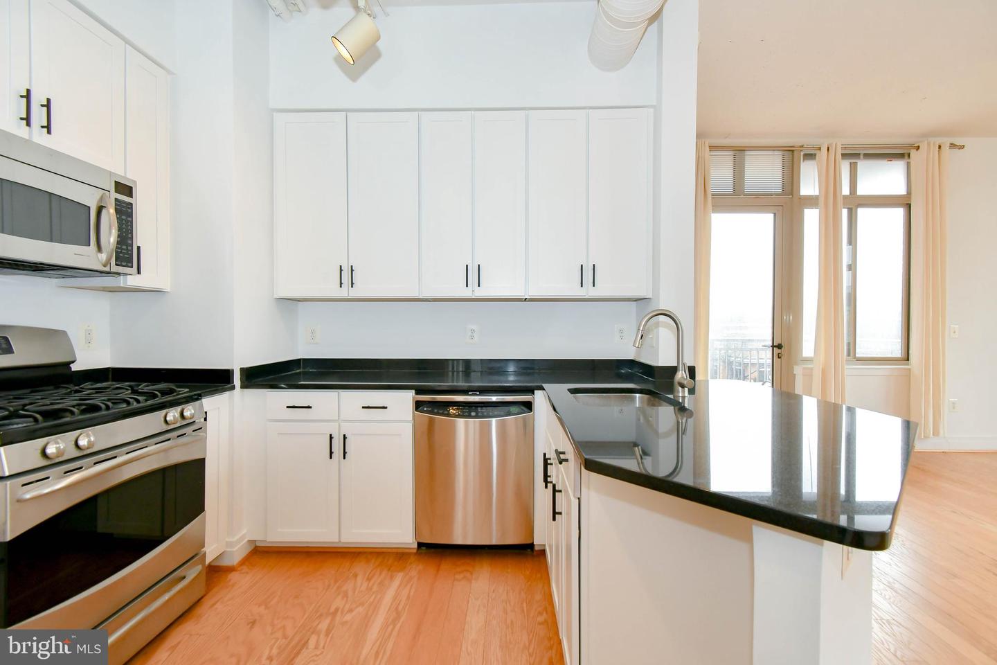 4490 MARKET COMMONS DR #302, FAIRFAX, Virginia 22033, 2 Bedrooms Bedrooms, ,2 BathroomsBathrooms,Residential,For sale,4490 MARKET COMMONS DR #302,VAFX2293868 MLS # VAFX2293868