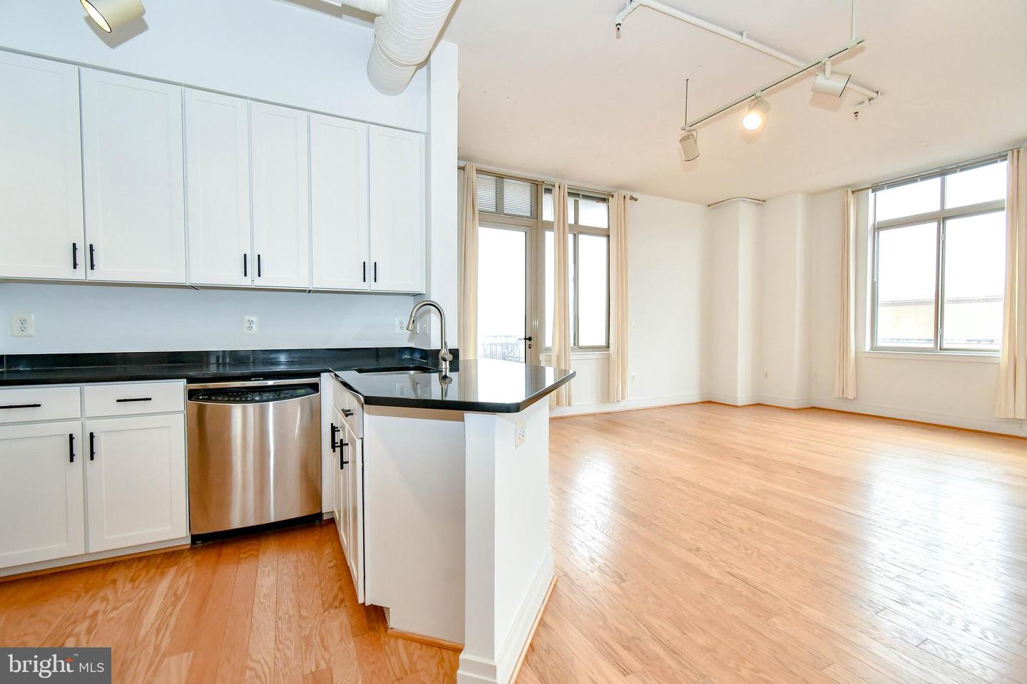 4490 MARKET COMMONS DR #302, FAIRFAX, Virginia 22033, 2 Bedrooms Bedrooms, ,2 BathroomsBathrooms,Residential,For sale,4490 MARKET COMMONS DR #302,VAFX2293868 MLS # VAFX2293868