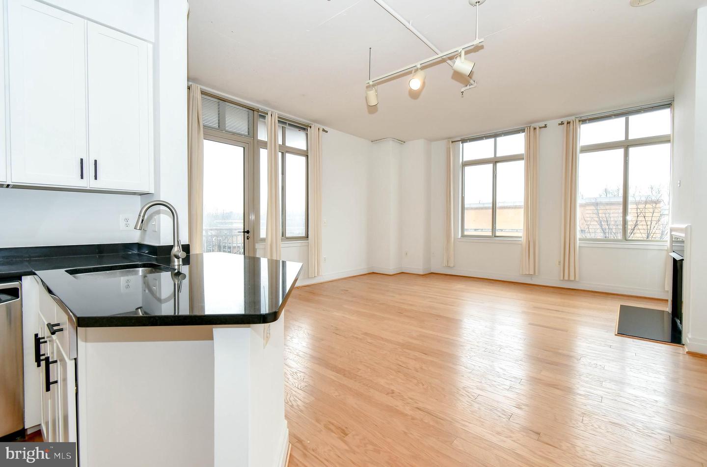 4490 MARKET COMMONS DR #302, FAIRFAX, Virginia 22033, 2 Bedrooms Bedrooms, ,2 BathroomsBathrooms,Residential,For sale,4490 MARKET COMMONS DR #302,VAFX2293868 MLS # VAFX2293868