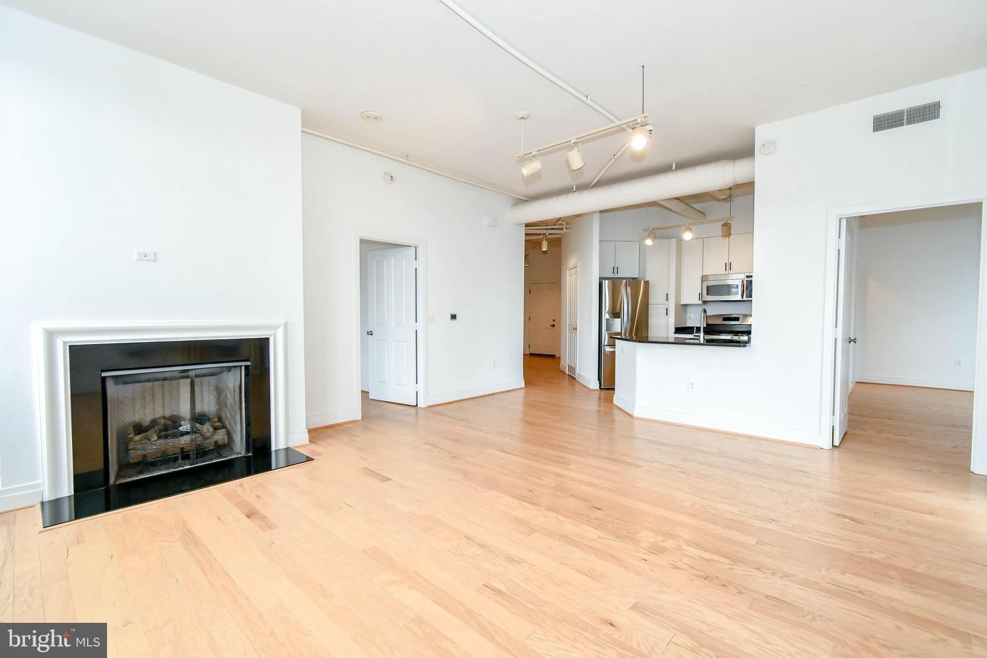 4490 MARKET COMMONS DR #302, FAIRFAX, Virginia 22033, 2 Bedrooms Bedrooms, ,2 BathroomsBathrooms,Residential,For sale,4490 MARKET COMMONS DR #302,VAFX2293868 MLS # VAFX2293868