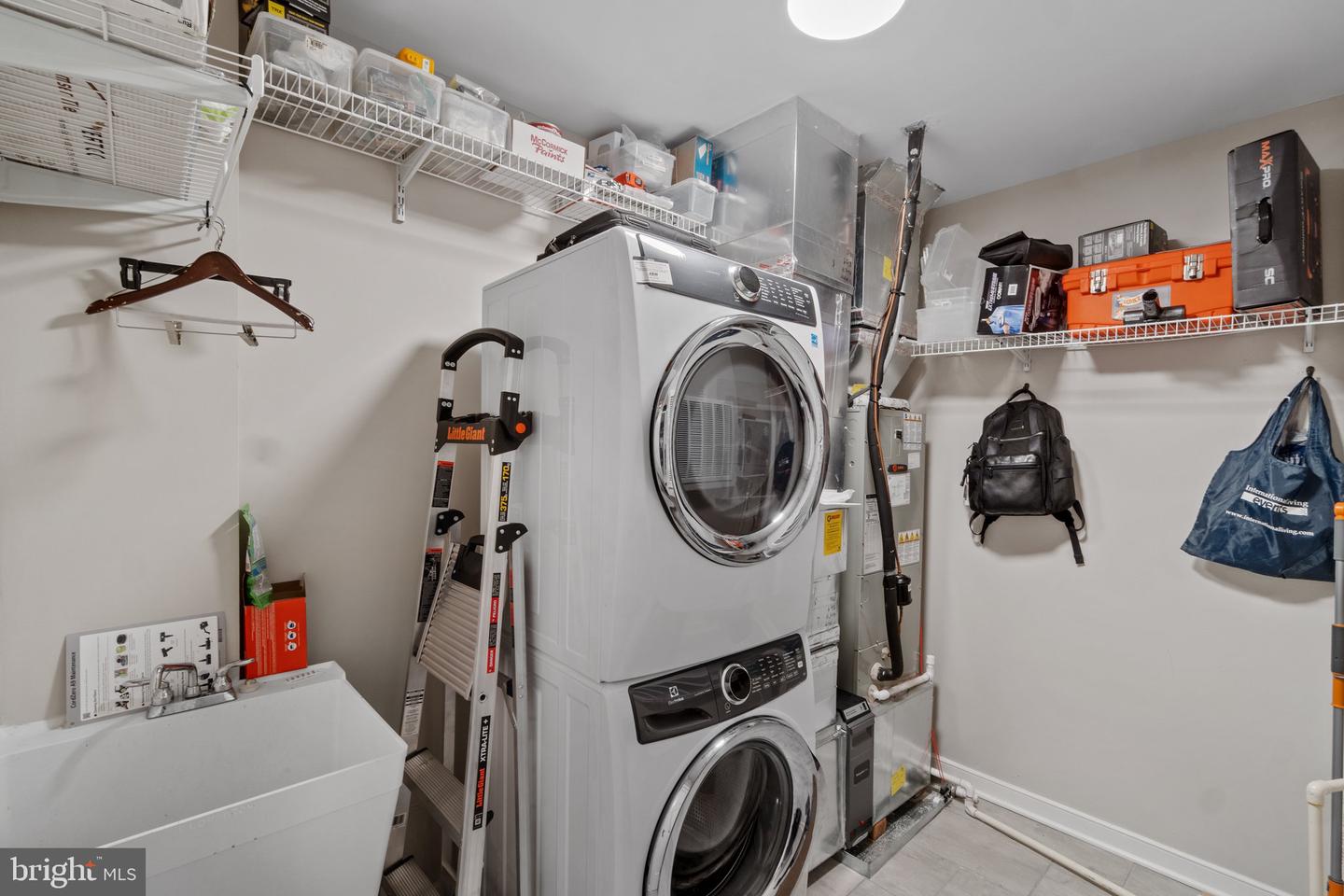 5 STATIONMASTER ST SE #400, LEESBURG, Virginia 20175, 2 Bedrooms Bedrooms, ,2 BathroomsBathrooms,Residential,For sale,5 STATIONMASTER ST SE #400,VALO2117286 MLS # VALO2117286